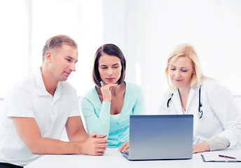 Image showing doctor with patients looking at laptop