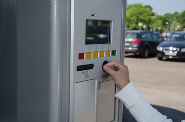 Image showing Paying in a parking automate