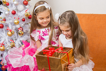 Image showing Girl encourages another girl who gave the wrong gift