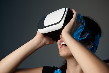Image showing Woman using the virtual reality headset