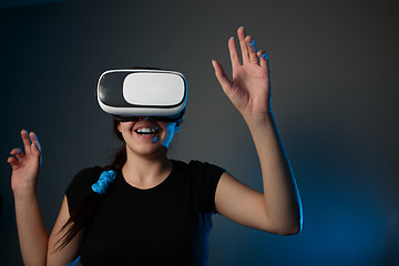 Image showing Woman wear with the VR device