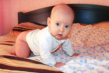 Image showing little baby lying on the bed