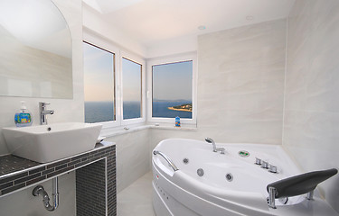 Image showing Luxury bathroom