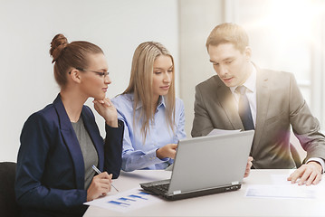 Image showing business team with laptop having discussion