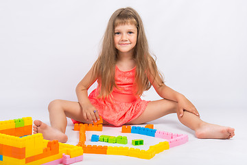 Image showing Girl collects house of the block designer