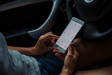 Image showing woman with the phone in the car