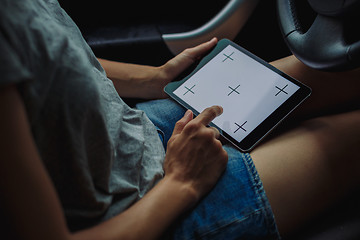 Image showing woman with tablet in the car