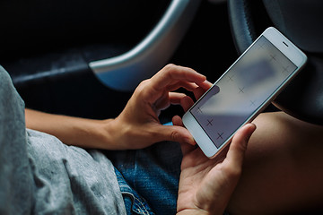 Image showing woman with the phone in the car