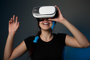 Image showing Woman using the virtual reality headset