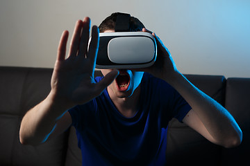 Image showing Man using VR glasses