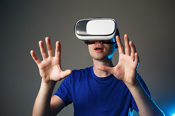 Image showing Young man using a VR googles.