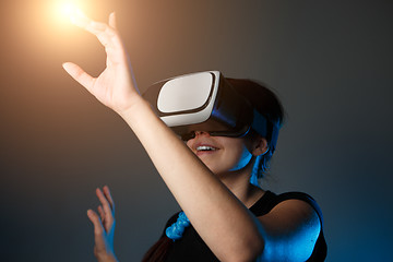 Image showing Woman using the virtual reality headset