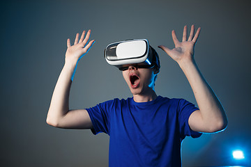 Image showing Man using VR glasses