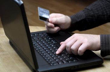 Image showing Buying online