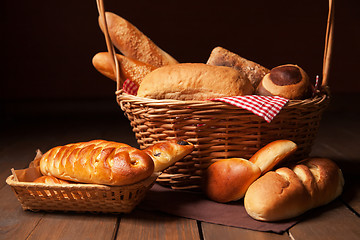 Image showing Arrangement of bread in basket.