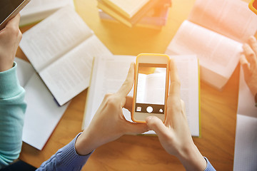 Image showing students with smartphones making cheat sheets