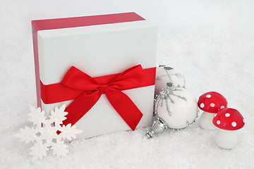 Image showing Christmas Glitter Gift Box 