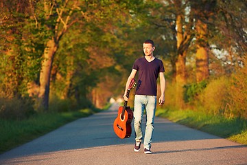 Image showing Guy with guitar
