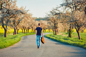 Image showing Guy with guitar