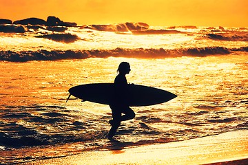 Image showing Silhouette of the surfer girl 