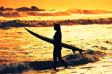 Image showing Silhouette of the surfer girl 