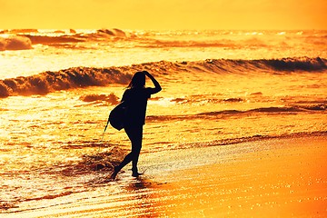 Image showing Silhouette of the surfer girl 