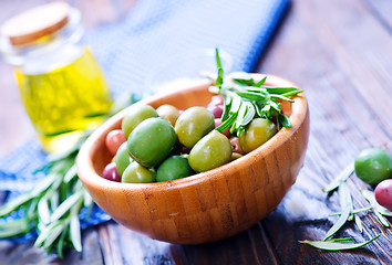 Image showing green olives