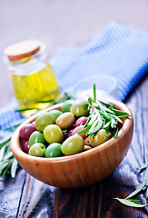 Image showing green olives