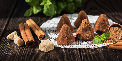 Image showing pyramid shape chocolate candies