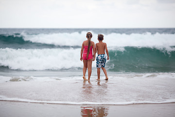 Image showing Children and ocean