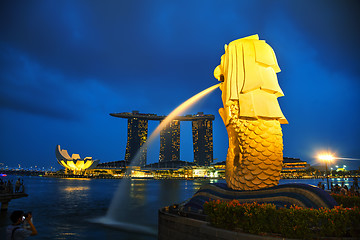 Image showing Overview of the marina bay with the Merlion