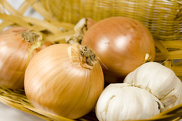 Image showing onions and garlics