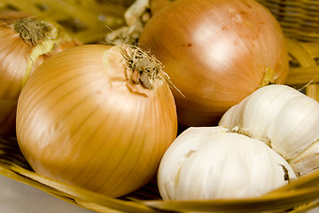 Image showing onions and garlics