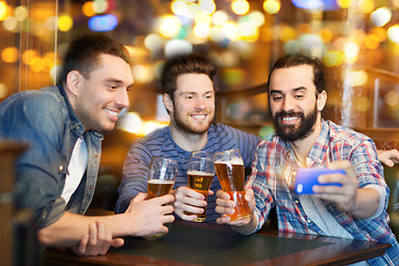 Image showing friends taking selfie and drinking beer at bar