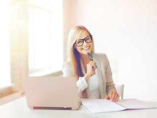 Image showing businesswoman with documents