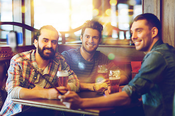 Image showing friends taking selfie and drinking beer at bar