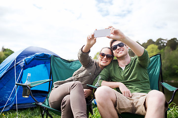 Image showing couple of travelers taking selfie by smartphone