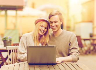 Image showing couple with laptop in cafe