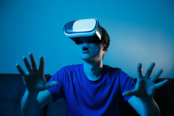 Image showing Man using VR glasses