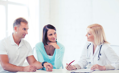 Image showing doctor with patients in cabinet