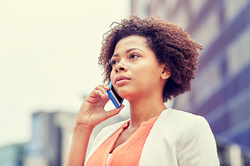 Image showing african businesswoman calling on smartphone