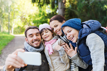 Image showing family with backpacks taking selfie by smartphone