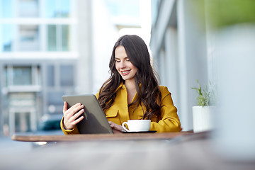 Image showing happy woman with cocoa and tablet pc at city cafe