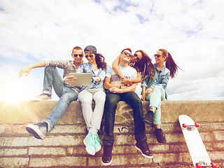 Image showing group of teenagers looking at tablet pc