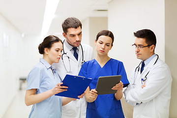 Image showing group of medics with clipboards at hospital