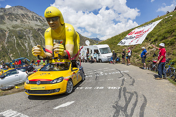 Image showing LCL Vehicle in Alps - Tour de France 2015