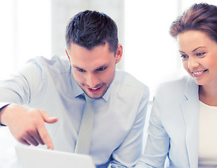 Image showing business team having discussion in office