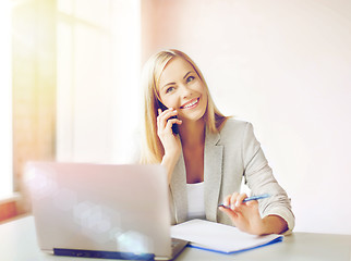 Image showing businesswoman with phone