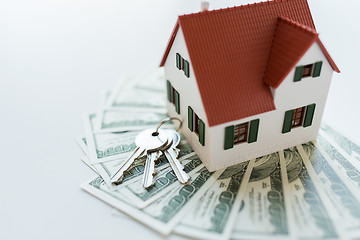 Image showing close up of home model, money and house keys