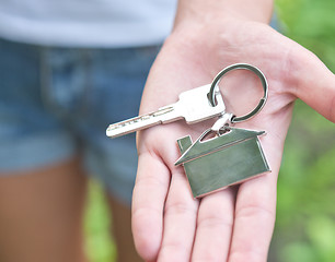 Image showing key in a hand